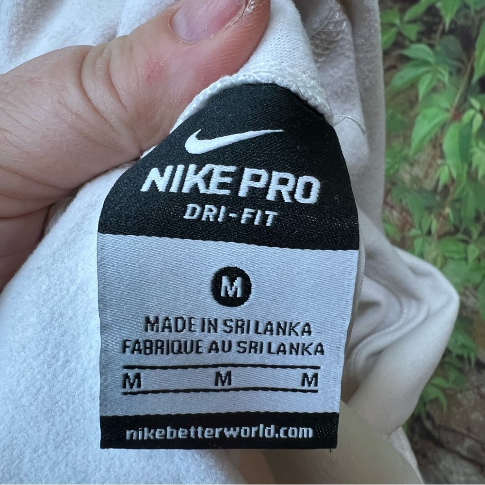NIKE PRO Chevron Cream and Black Hooded Dri-Fit Pullover, M - Picture 12 of 12